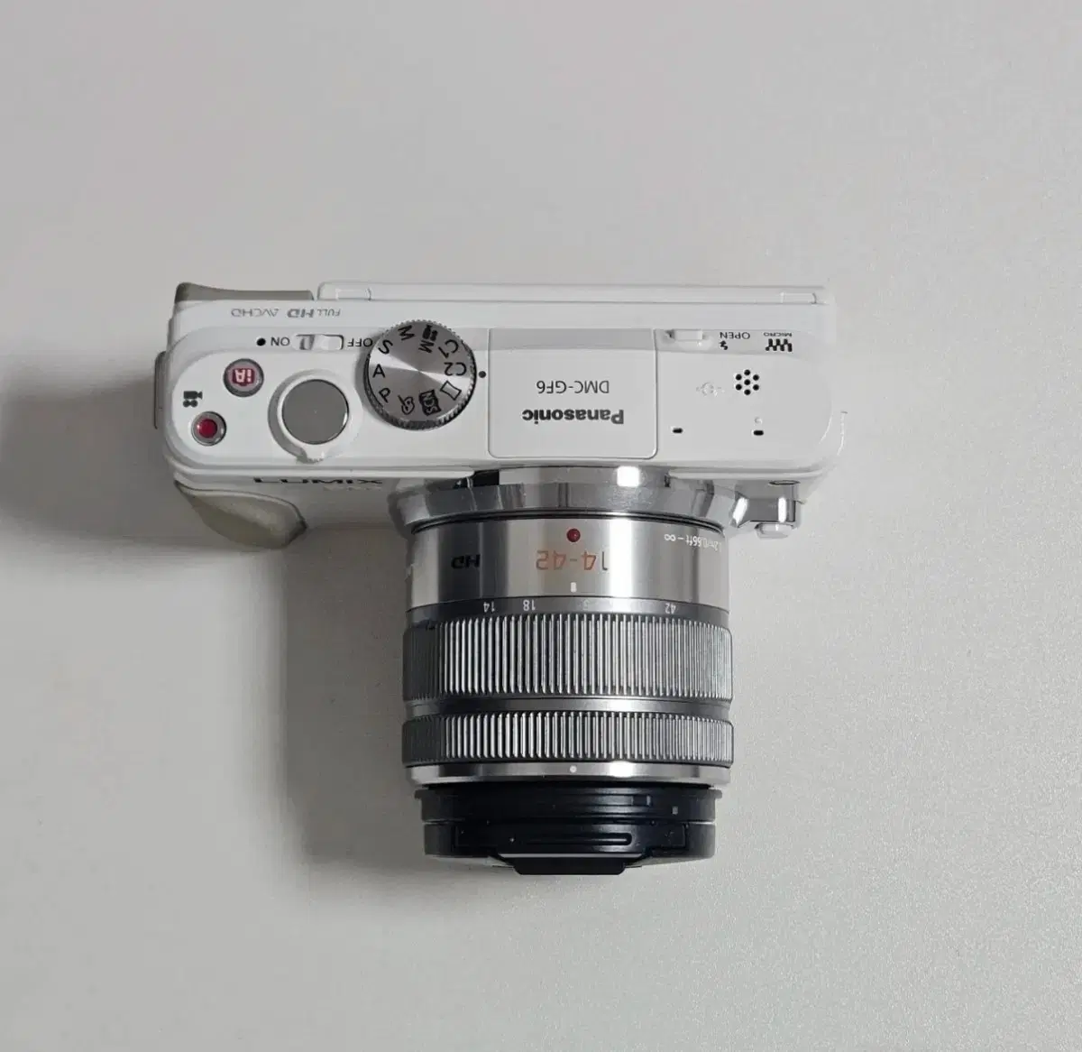 파나소닉 루믹스 DMC-GF6 화이트 14-42mm 렌즈 포함 | 브랜드 중고거래